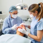 Забота о протезах: ключ к здоровой и комфортной жизни