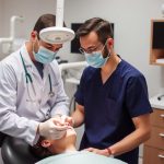 Забота о протезах: ключ к здоровой и комфортной жизни