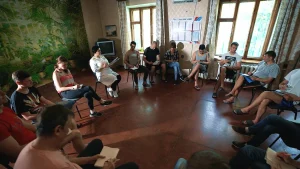 Глубина поддержки: как помочь алкоголикам и наркоманам восстановить свою жизнь